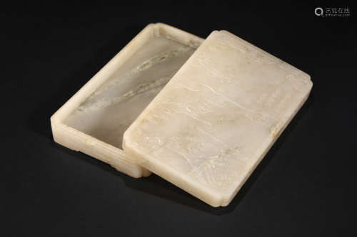 Hetian Jade Mountain Water Cover Box in Qing Dynasty