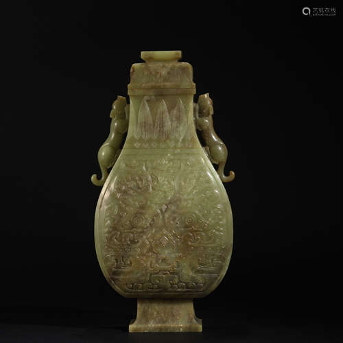 A large bottle of Hetian jade beast ears in the Qing Dynasty