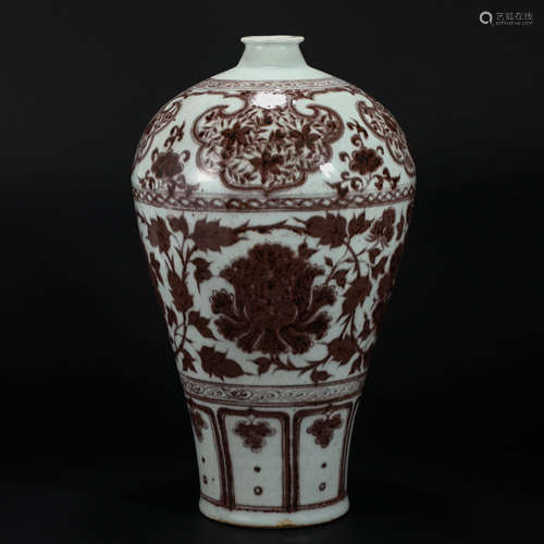 Blue and white glaze red flower plum vase in Yuan Dynasty