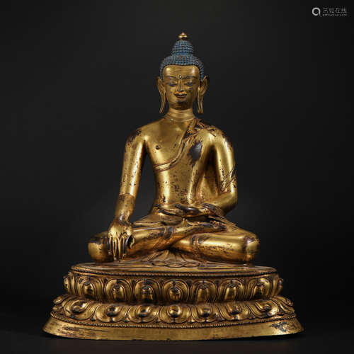 Gilt bronze Buddha statue in Qing Dynasty