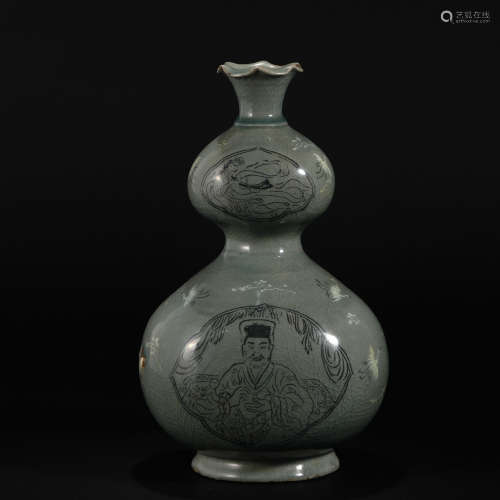 Celadon figure gourd vase in Song dynasty
