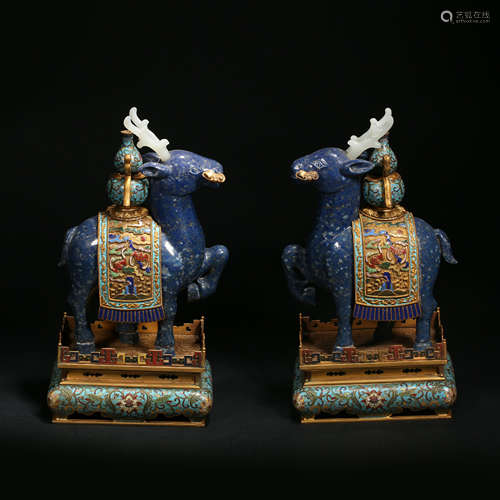 Cloisonne lapis lazuli deer-shaped ornaments in Qing Dynasty