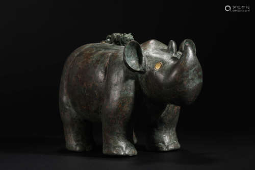 Bronze rhino ornaments in the Han Dynasty