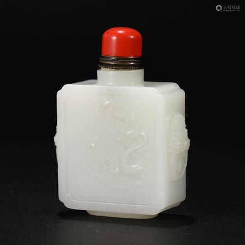 Hetian Jade Dragon Snuff Bottle in Qing Dynasty