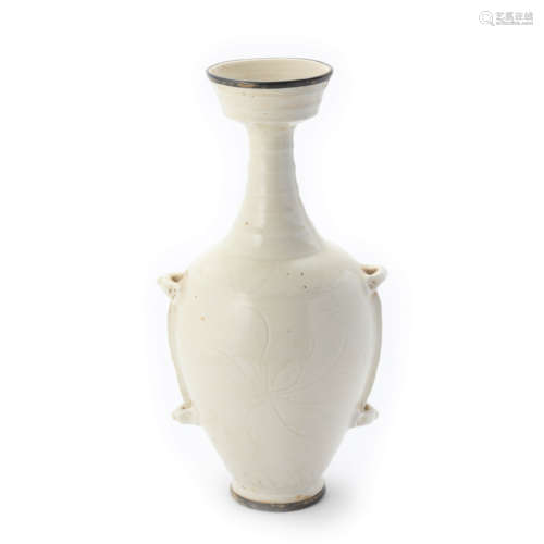 An Incised Ding Ware Double-Hooked Dish-Top Vase