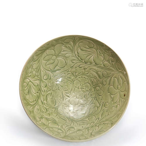 An Incised Olive-Green Glaze Floral Bowl