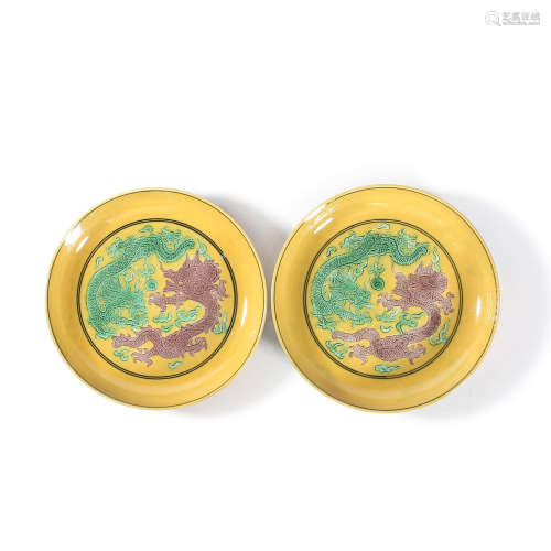 A Pair Of Yellow Ground Twin Dragon Plates