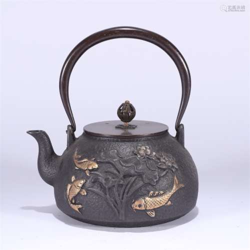 “莲福堂”款连年有余纹高浮雕铁壶