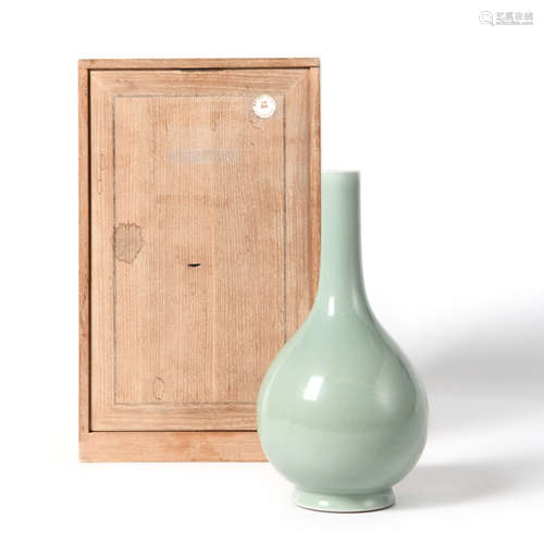 A Celadon Glaze Bottle Vase