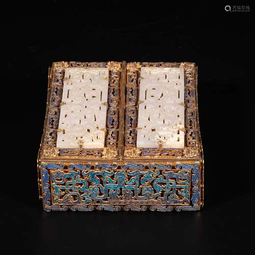 A Jade Inlaid Silver Gilt Box