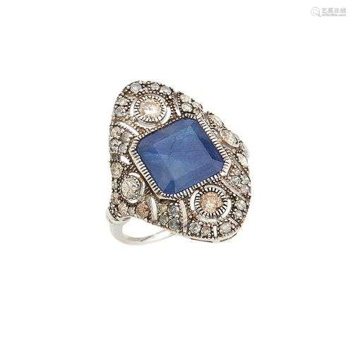 Bague en or gris 18K (750/°°) et argent, plateau ovale finem...