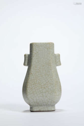 CHINESE GUAN TYPE ICE CRACKLE PIECED VASE