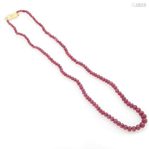 Collier de perles de rubis en chute, fermoir or jaune 18K (7...