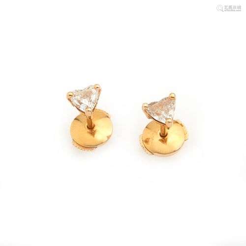 Paire de boutons d oreilles en or jaune 18K (750/°°), ornée ...