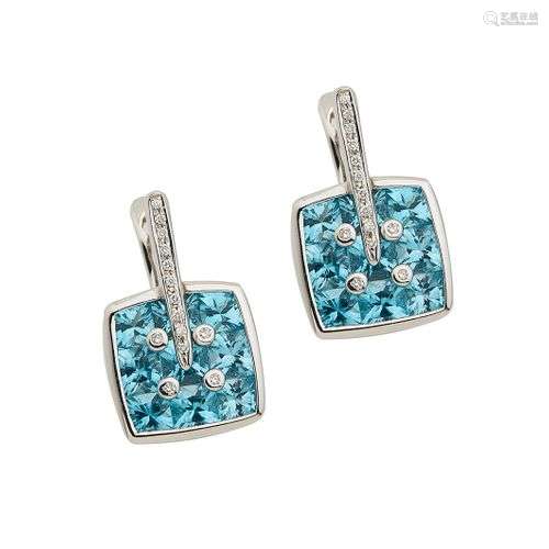 Paire de boucles d oreilles en or gris 18K (750/°°), , compo...