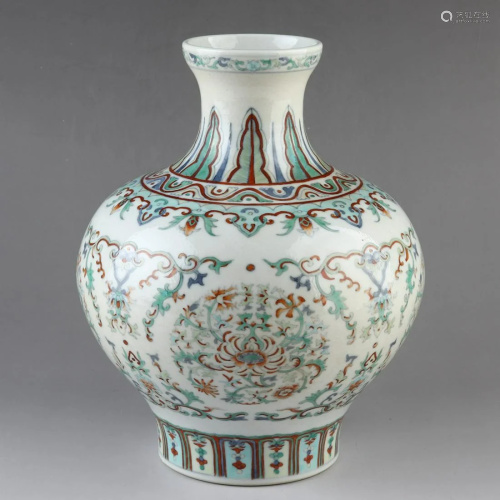 Chinese Flower Pattern Colorful Porcelain Vase