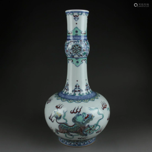 Chinese Colorful Porcelain Vase With Lion