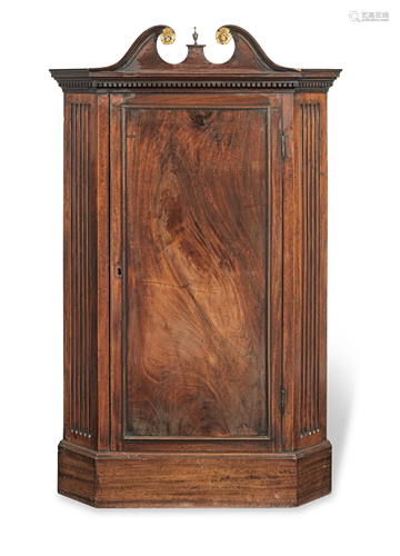 A GEORGE III MAHOGANY AND PARCEL GILT TWO-TIER CORNER