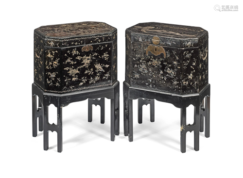 A MATCHED PAIR OF 19TH CENTURY CHINESE EXPORT