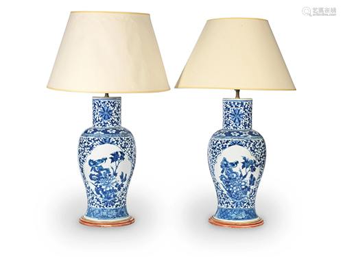 A PAIR OF LATE 19TH / EARLY 20TH CENTURY CHINESE BLUE