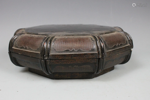 A Wood Octagonal Box, Qing Dynasty