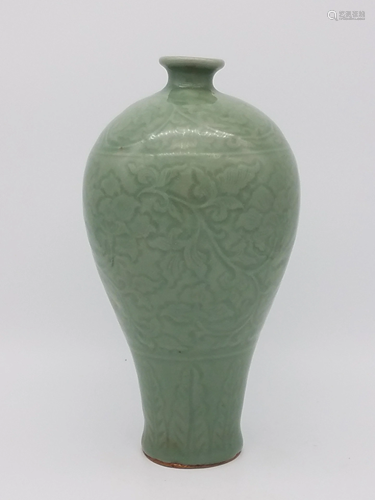 A Yuan-Style Longquan Celadon 'Meiping' Vase