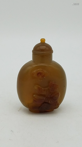 A Carved Agate Snuff Bottle, Qing Dynasty