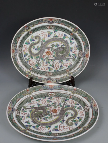 Two Large Famille-Verte 'Dragon' Chargers, Qing Dynasty