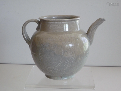 A Song-Style Yueyao Celadon-Glazed Ewer