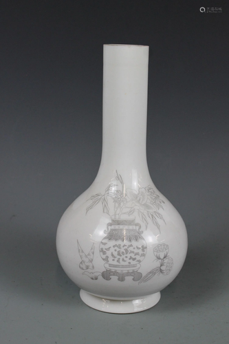 A Peking Glass Bottle Vase