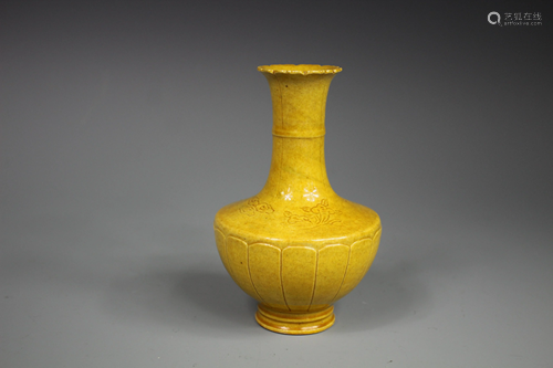 A Carved Yellow-Glazed Vase, Qing Dynasty