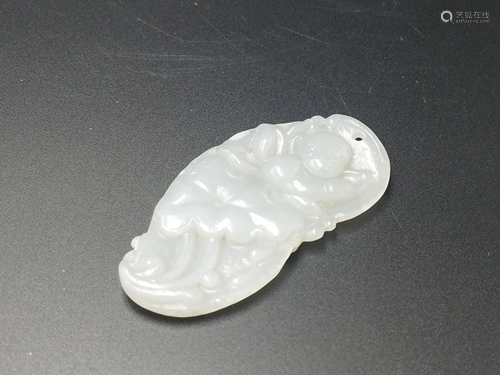 A Carved Hetian Jade Pendant, Qing Dynasty