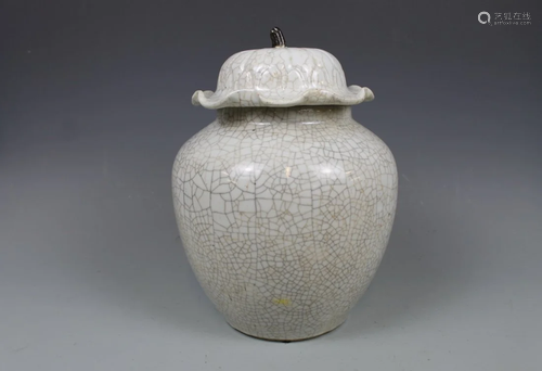 A Ge-Type Jar with Cover, Mark Kangxi