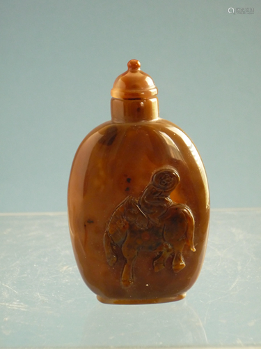 A Carved Agate Snuff Bottle, Qing Dynasty