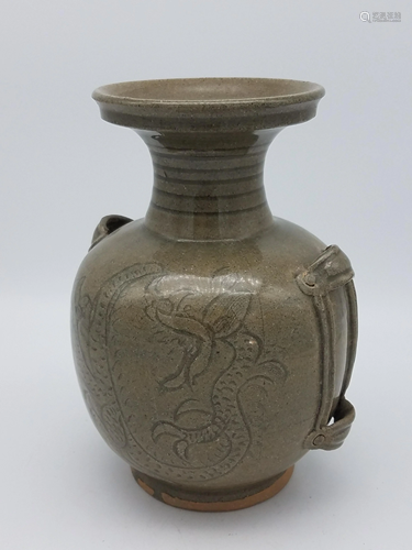 A Song-Style Celadon-Glazed 'Dragon' Vase