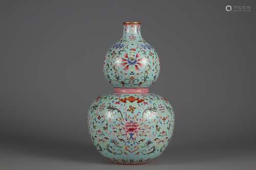 Blue ground pink gold painted flower gourd bottle in Qing Dy...