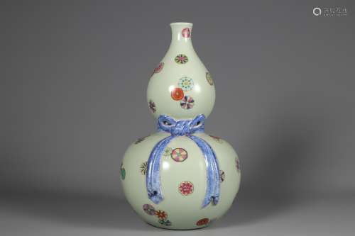 Qing Dynasty pink leather ball flower gourd bottle