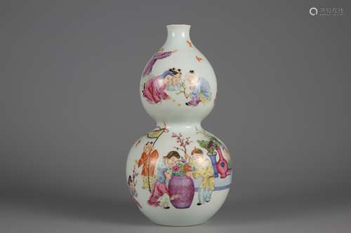 Gourd bottle of the Qing Dynasty pastel painted gold figure ...