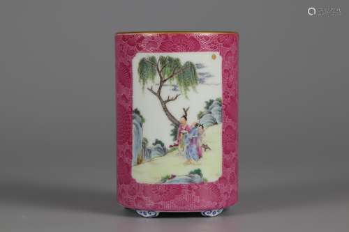 Rouge powder character story pen holder in Qing Dynasty