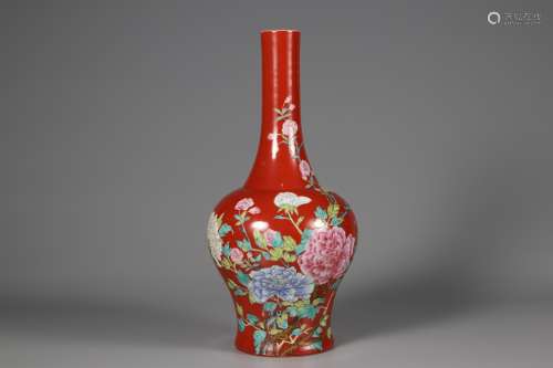 Qing Dynasty red ground pink flower bottle