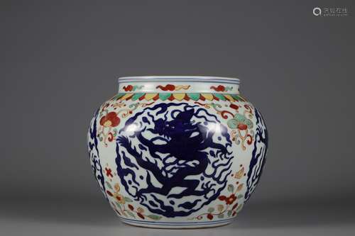 Blue and white colorful dragon pattern pot of Ming Dynasty