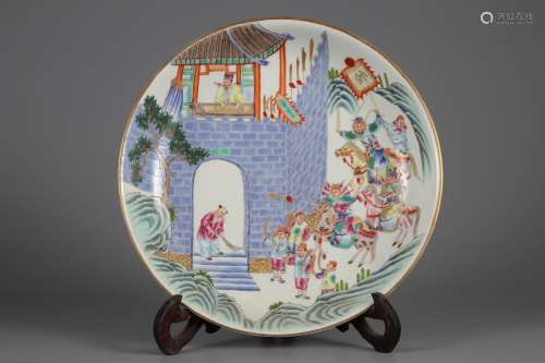 Story disc of characters painted with pastel gold in the Qin...