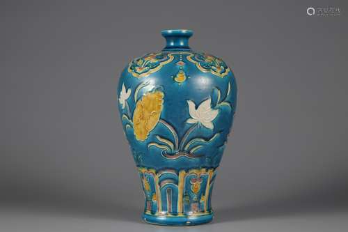 Three color flower plum vase of Ming Dynasty