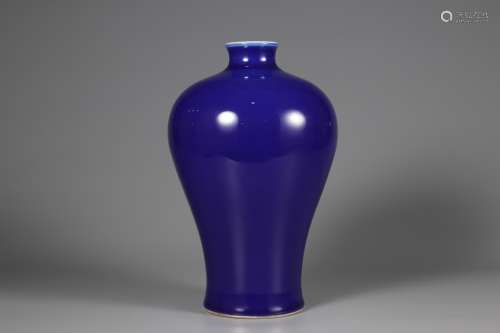 Blue glazed plum vase of Qing Dynasty