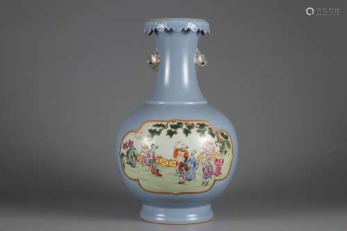 Qing Dynasty pastel character story curled bottle