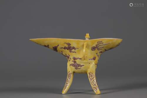 The yellow glaze dragon grain cup in Ming Dynasty