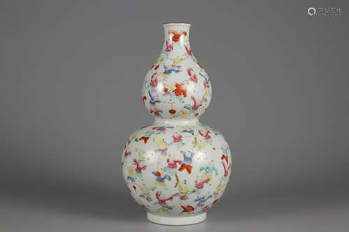 Gourd bottle painted with hundreds of seeds in Qing Dynasty