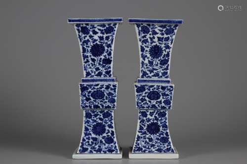 A pair of blue and white flower goblets in Qing Dynasty