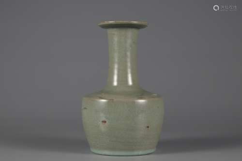 Song Dynasty official kiln straight bottle
