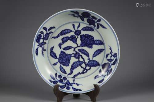 Blue and white flower and fruit plate of Ming Dynasty